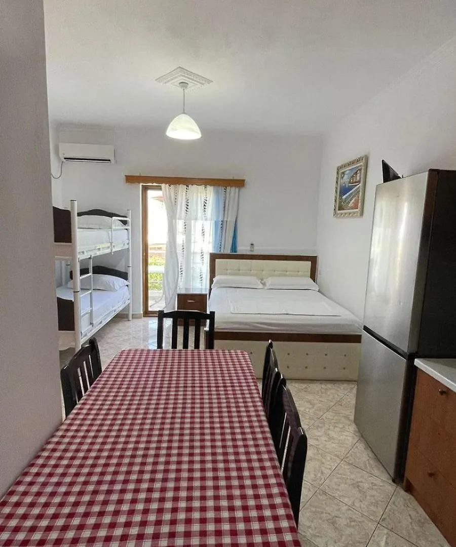 Vila Vladmir Sela Ksamil 0*,  Albania